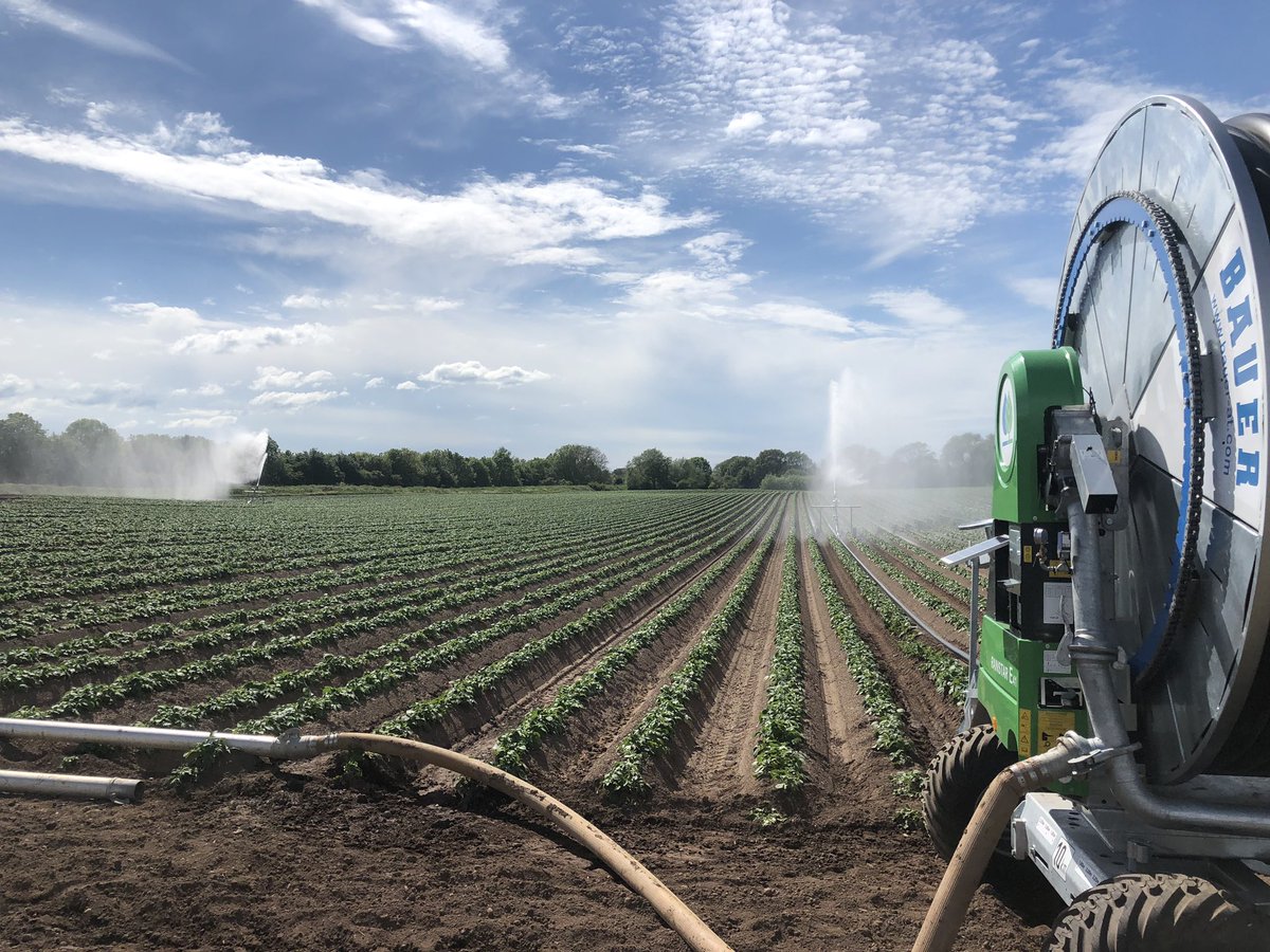 Any guesses as to what kind of irrigation season it will shape up to be? It’s the 22nd of May and we are already splashing it about #allbetsareoff #parched