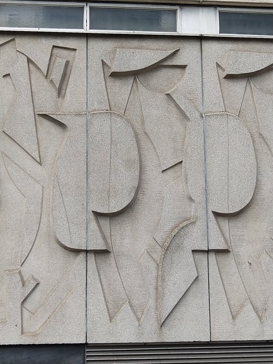 Dawnyprawnypie's tweet photo. After a leg operation I have to walk three miles a day, a good excuse for mural hunting. I continued to Paddington Police Station for more concrete. This courtesy of tip off from Leigh Stanford. https://t.co/PP6w6dDhu8
