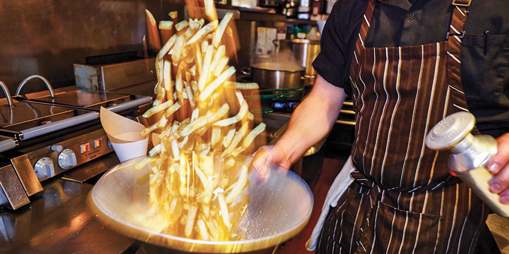 USFoods's tweet photo. From Portland, Maine to Portland, Oregon, diners are flocking to discover all the unique eats these cities have to offer 🍳 Click to discover menu inspiration from these two food-centric cities! https://t.co/hJNUBKJdaX https://t.co/DelbOkfVtV