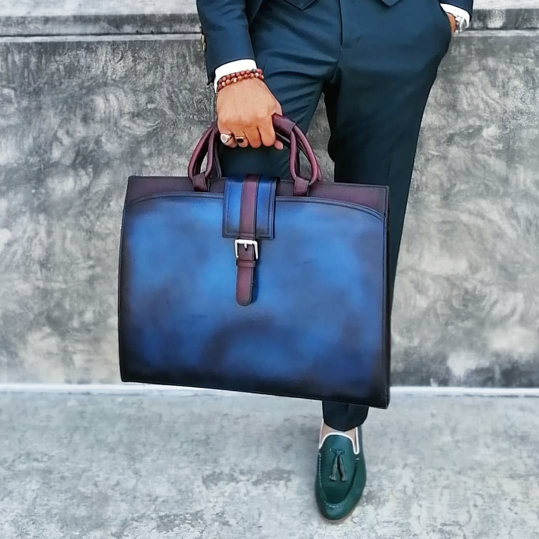 Bespokuture's tweet photo. Elevate your status to BOSS with luxury leather goods from Bespokuture. Feat: navy & burgundy full grain leather briefcase with patina finish. Design your very own at https://t.co/e2JHFGQWuj
.
#bespokuture #bespokutureeffect #liveinstyle #allcustom #custommade #styleinspiration https://t.co/6Wz3DZnBRU