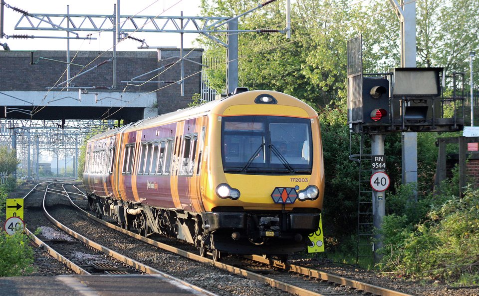 WestMidlander2's tweet image. First Tweet is 172003 arriving in to Nuneaton at 06:14 with the first direct service from Leamington Spa in 54 years! This service was 2G65. @RailwayMagazine @rlyherald @railwaysillus @Modern_Railways @RAIL