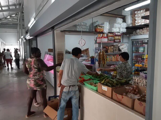 infonoticiaspa's tweet photo. Abrió sus puertas el Nuevo Mercado Municipal en el Proyecto habitacional Altos de Los Lagos, corregimiento de Cristóbal Este, para beneficiar a está población.

Los usuarios podrán realizar sus compras en las secciones de carne, pescado y legumbres etc.

#PanoramaInformativo🎙 https://t.co/z1CGy1SBMH