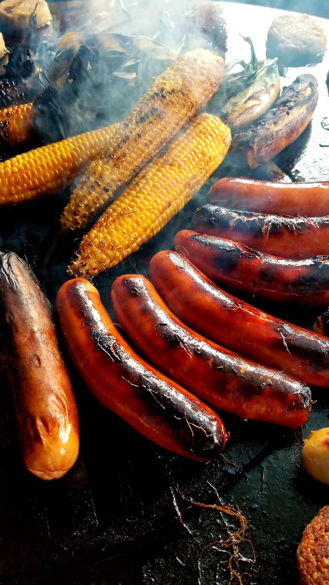 QCSausage's tweet photo. Practicing for the weekend.....🔥
#holidayweekend #MemorialDayWeekend #Graduation2019 #sausage @Arteflame #grillnation #craftsausage #cincinnatistyle https://t.co/6PzeKxkFm5