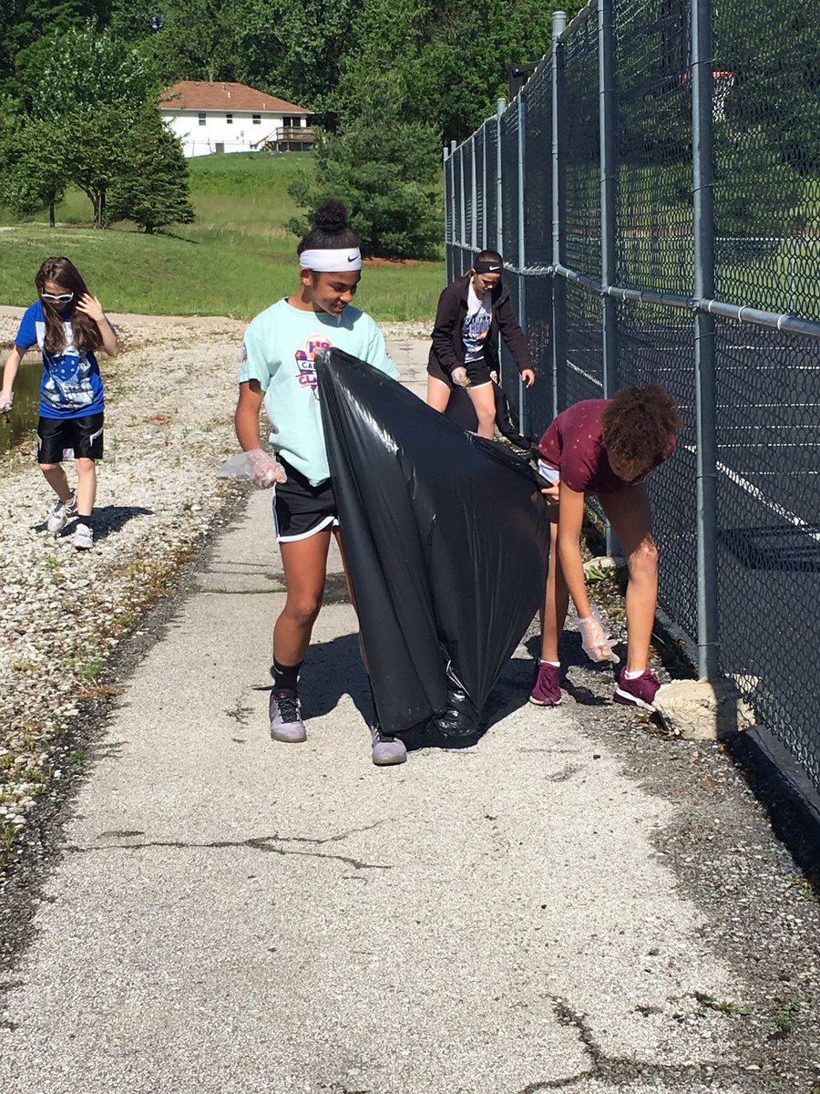 MrsCosper's tweet photo. Some more of Service Day! #SMSEagles https://t.co/tZlMHAhWqP