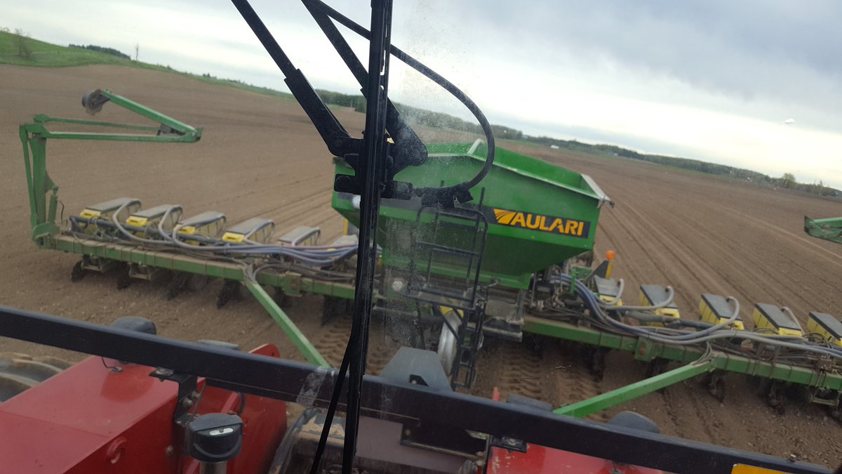 sprayman63's tweet photo. Another sucessful 3" inch planting depth trial northeast of Shelburne. Thanks @DunlogonFarms for allowing me the time today! #plant19 #ProgressivelyForward @Maizex https://t.co/gy13nH3QzM