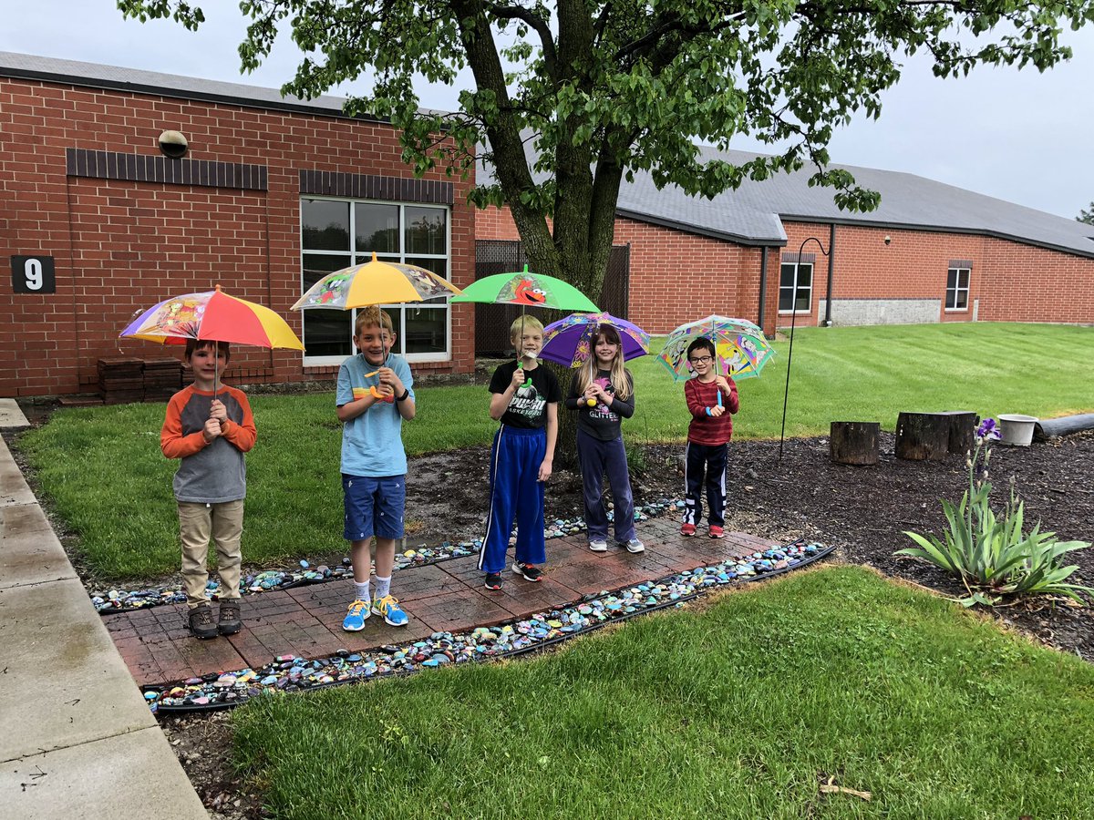 AES_MrsHolmes's tweet photo. Keeping it colorful on this rainy day in May!🌂☂️☔️💦💧@AESPanthers https://t.co/FwxxbLsNs9