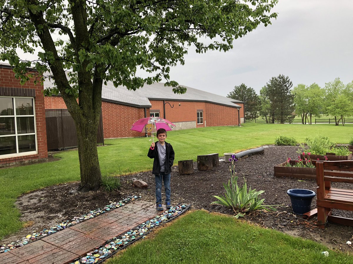 Keeping it colorful on this rainy day in May!🌂☂️☔️💦💧<a href="/AESPanthers/">Aboite Elementary</a>
