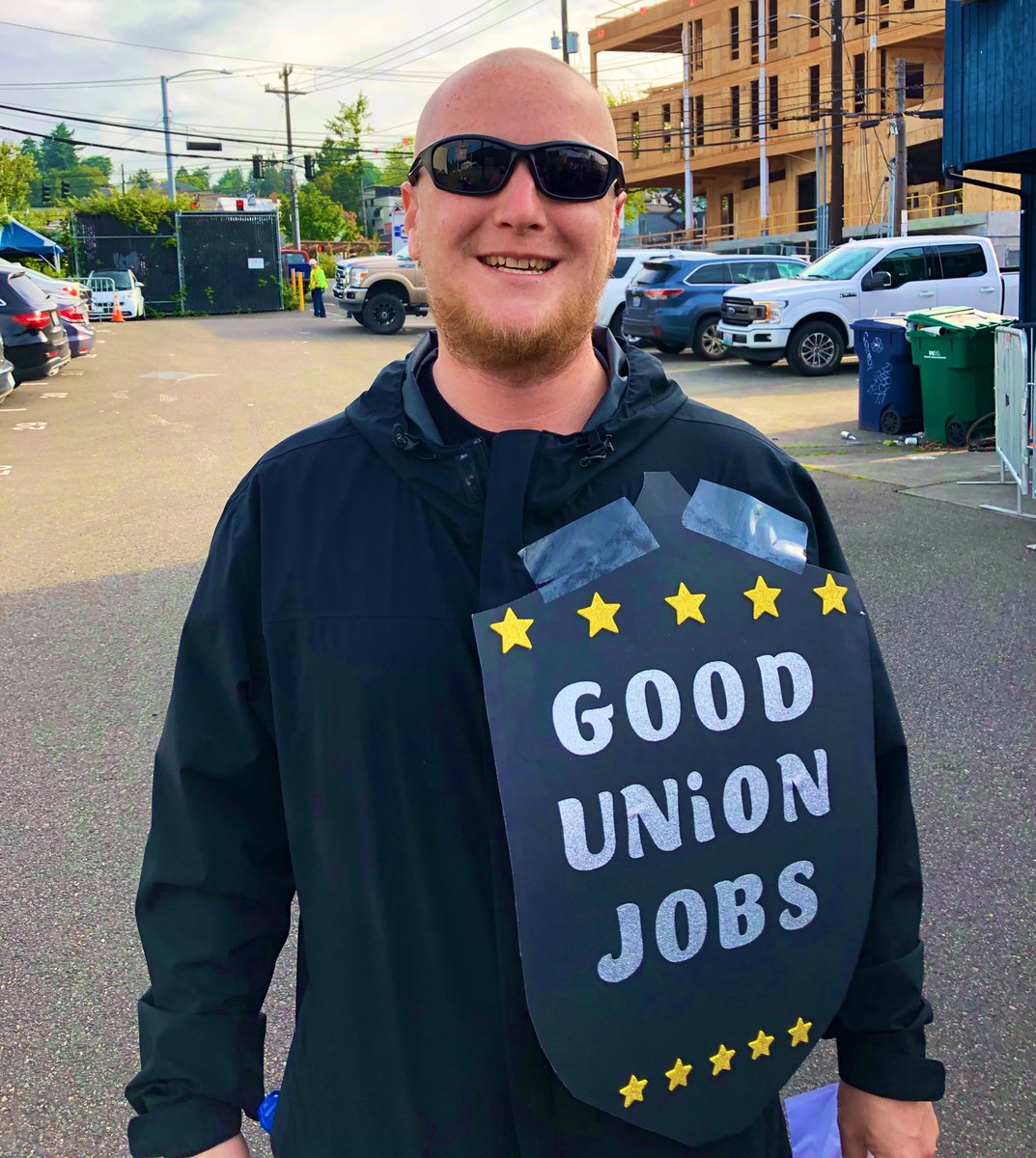 SEIU6's tweet photo. What do we want? Good union jobs! #AmazonCanDoBetter #StandForSecurity https://t.co/fo1QF1bLKY