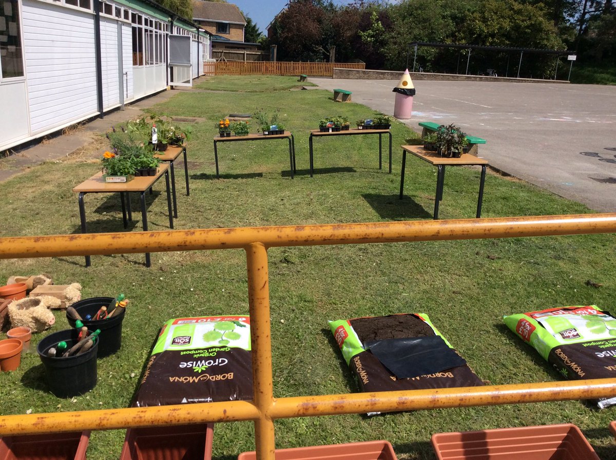 ChidwickSarah's tweet photo. Great end to the term and our topic with a Grandparents afternoon.  We had a great time planting flowers to attract minibeasts and eating butterfly cakes the children had made. Finished off with some songs.  
Thank you for an amazing turnout.@EnquireTrust ,@Cornerstonesedu https://t.co/35Pe1zk4r7