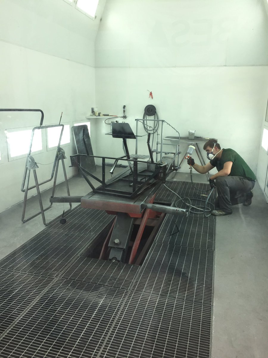 MekaMotor's tweet photo. Pintura lanetan ere hasiak gara!! Horretarako abantaila dugu ordea, lehengo urteko #EuskoSkills txapelketako irabazlea baitugu taldean!! @euskelec @tknika @MekaElgoibar @FPeuskadi https://t.co/S68ZJOPlTk