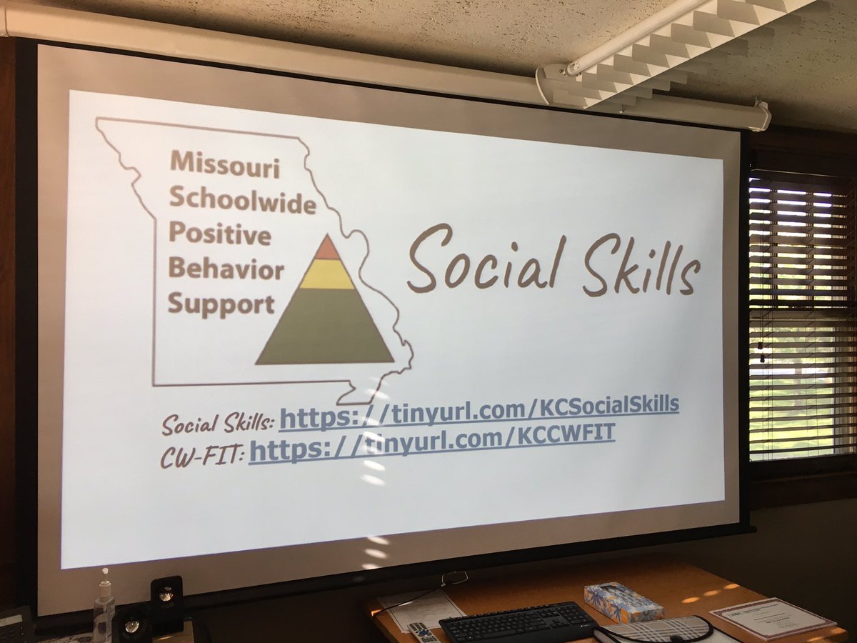 csdsocialworker's tweet photo. Social Workers spending the day learning ways to improve our practices π¦β¨. #professionaldevelopment #lifelonglearners #socialskillgroups #CenterSD https://t.co/ZSjXo2PMz7