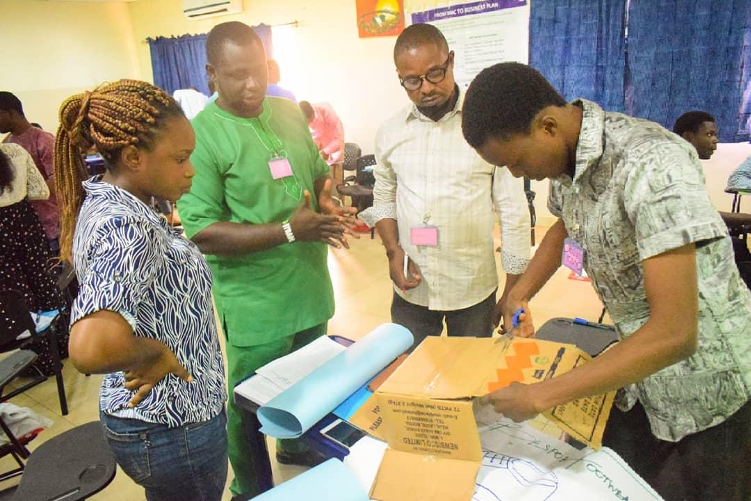 LeadResourcesNG's tweet photo. Day 2 Start-up Loop Training: Group activities
#Startuploop2019 #business #enterpreneur #innovation #ogunisready #Leadresourcesng #enterprise #businessecosystem #bmc #echovc #venturegarden #cchubgrowthcapital #microtraction #tech #businessplan #swotanalysis #fundraiser https://t.co/Kwkvg6Aakb