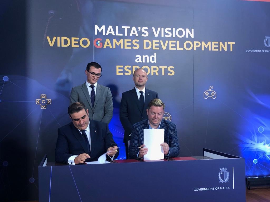 JosephMuscat_JM's tweet photo. Backed by our partnership with @ESL as part of our #esport and #videogames strategy, we aim at growing this sector to 1% of #Malta GDP, creating 2,200 new jobs -JM @SilvioSchembri https://t.co/Tg558067jb