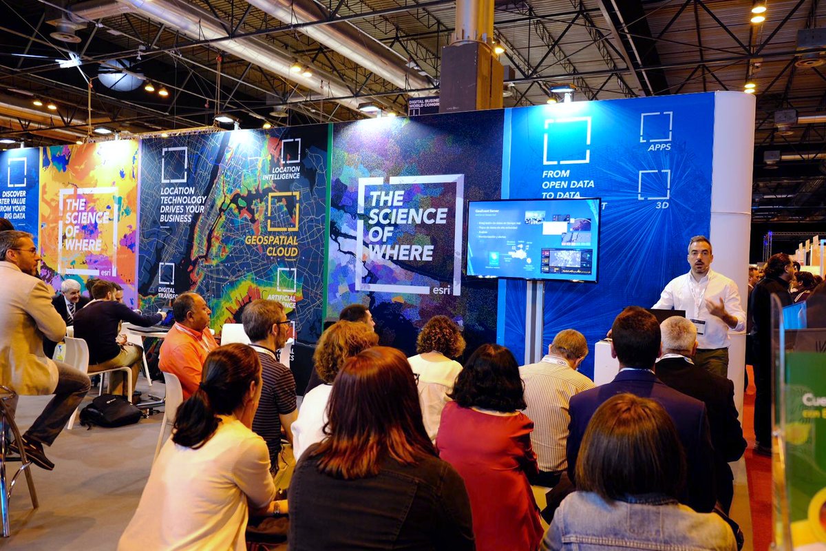 Esri_Spain's tweet photo. ¡Todavía queda mucho #DES2019! Mañana @PedroTorres y @gonzamartind de @HispAnalytics te contarán todo lo que necesitas saber sobre #agricultura de precisión, toma de datos sobre el terreno, #cloud... 📍12:20 en el espacio España Pyme #Digital https://t.co/wYvliBoamw