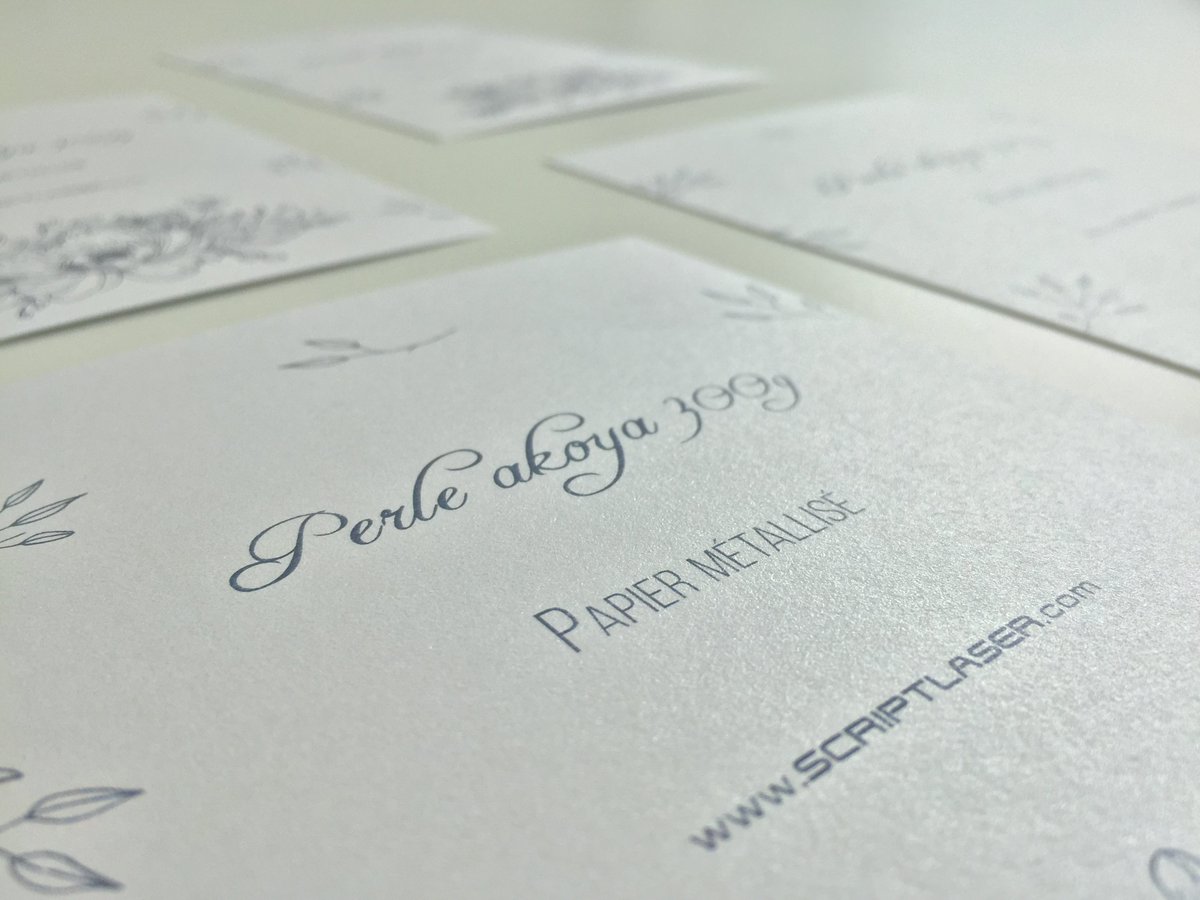 ScriptLaser's tweet image. 📃 Le #papier Perles Akoya 300g est un papier irisé avec un éclat métallique, légèrement argenté pour un rendu festif, idéal pour annoncer les événements importants de la vie -- Echantillon 👉 bit.ly/2CYn9wa #Print #Imprimeur #Paris #Paper #akoya #BusinessCard #FairePart