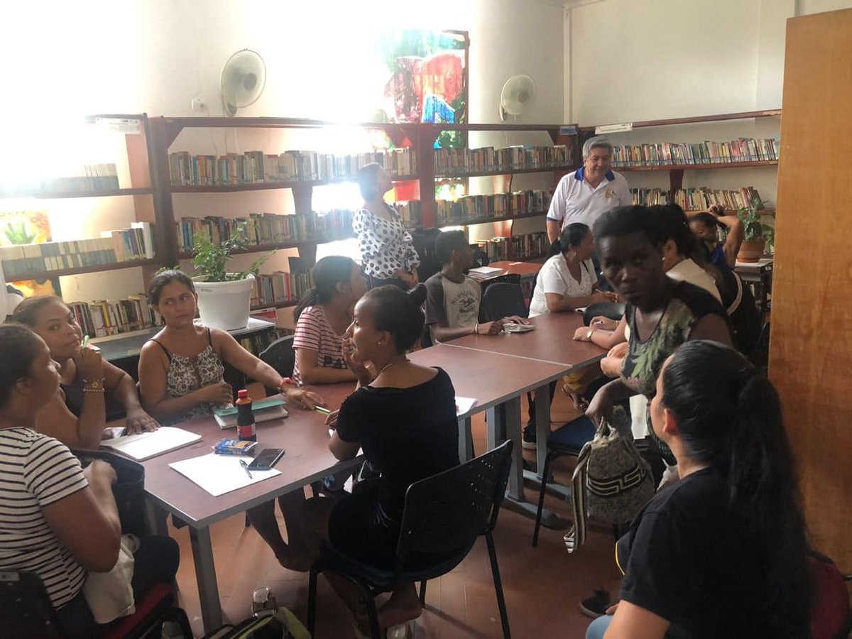 EsapSantander's tweet photo. #Seminario Formulación de proyectos

La formulación de proyectos le permite a esta población fortalecer y destacar el papel de la población negra, además ayuda a resolver problemas identificados, los cuales de una u otra forma mejoran las condiciones de vida del grupo en estudio. https://t.co/UlIWjcduOn
