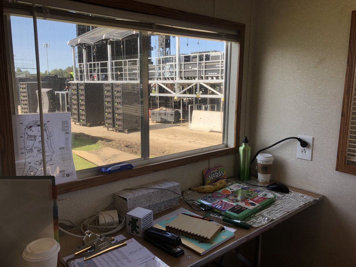 jennyjams__'s tweet photo. One of my strengths is setting up remote offices #preparedaf https://t.co/PvQy9zRKJM