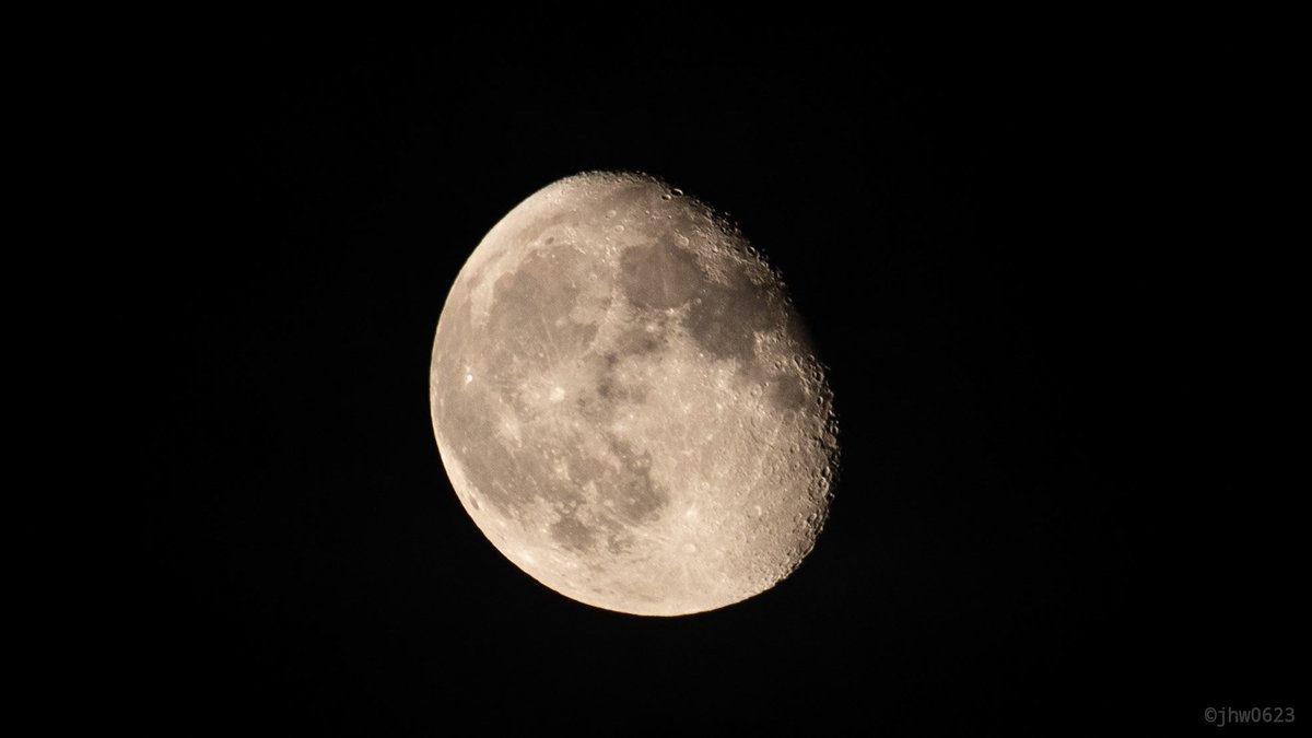 _moon_83's tweet photo. 190522 오늘 달 🌖 https://t.co/TYsmqtUgVc