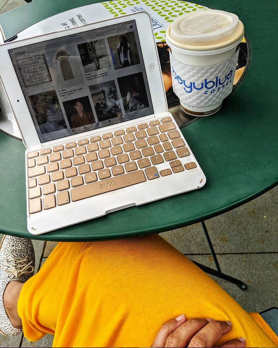 Beyu Blue Coffee, the perfect accessory! 😉
*
Repost: @CLipstickGo
Afternoon coffee &amp; styling research!
Perfect combination!