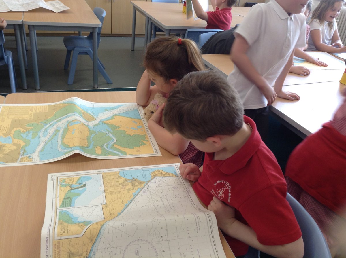 Jon30010350Jon's tweet photo. Kingfishers loved investigating the detailed maps this afternoon. @St_Marys_First https://t.co/KsjMymPj5R