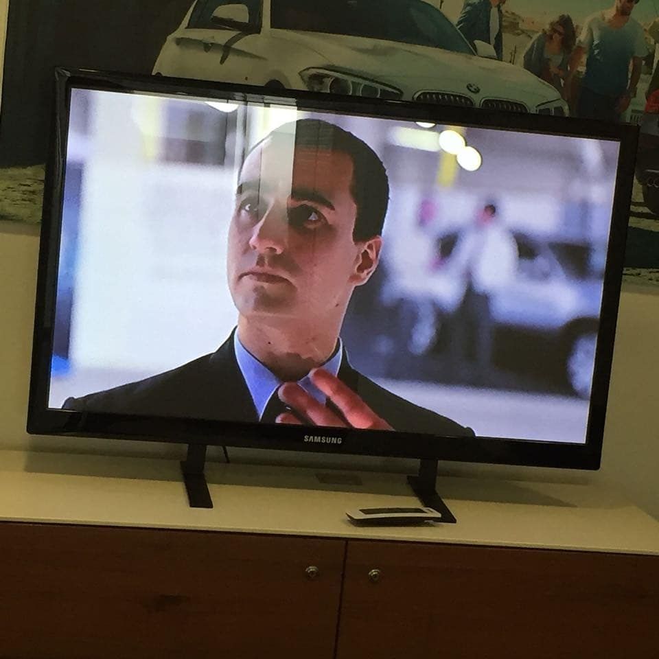 Amarotizon's tweet photo. Hace un tiempo grabé para #BMW
Si te compras una de estas maravillas, te sentarán en una salita con una tv y quien te explicará los servicios de la empresa en un video sere yo :) 

#amarotizon #amaro #tizon #actor #grabacion #rodaje #film #fotografía https://t.co/yhwfnxBZAO