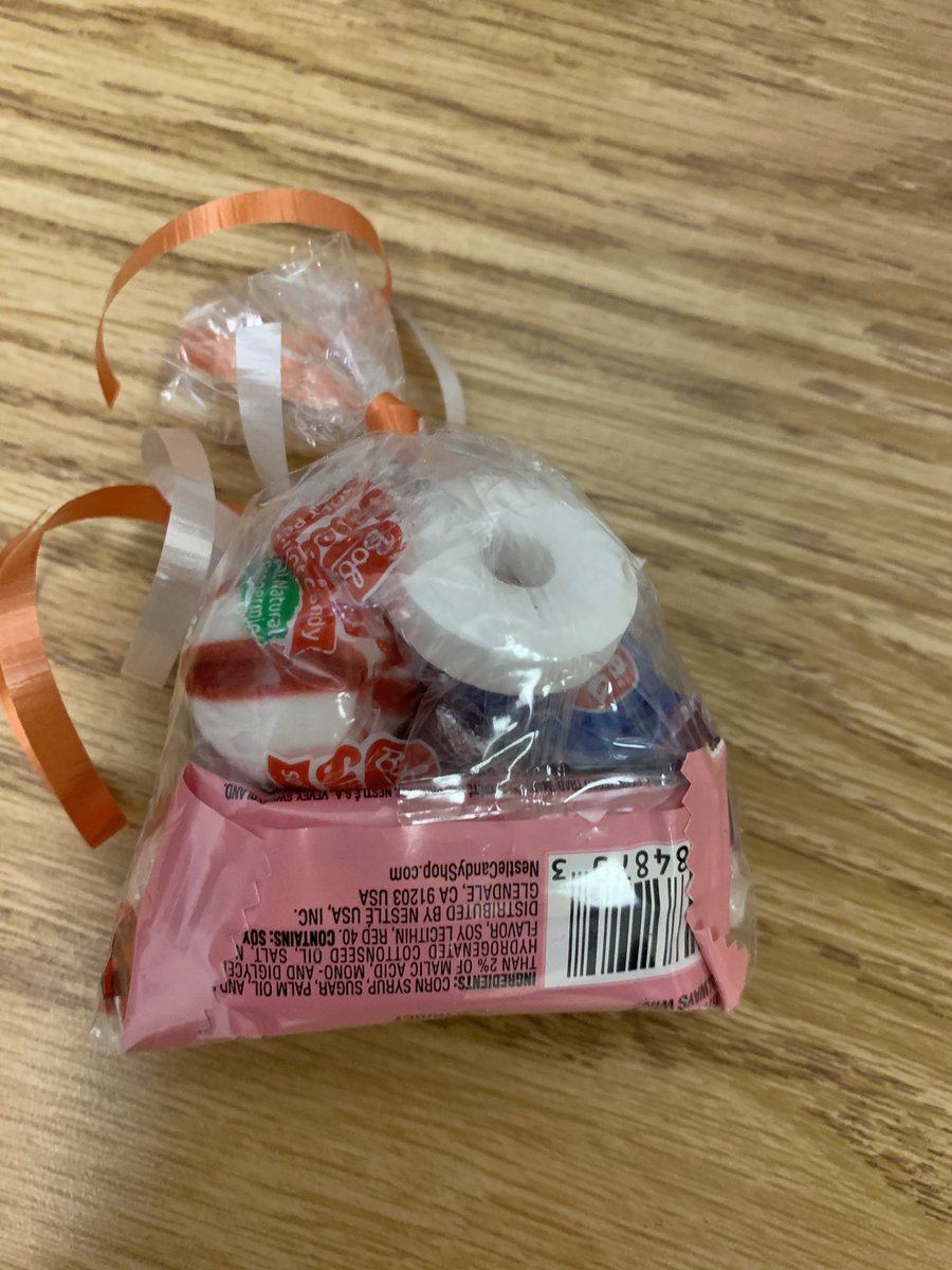emtpva's tweet photo. Our awesome #communicationscenter made these candy treats for #EMSweek2019 #Beyondthecall #dispatch911 https://t.co/gdtRfY9JgJ