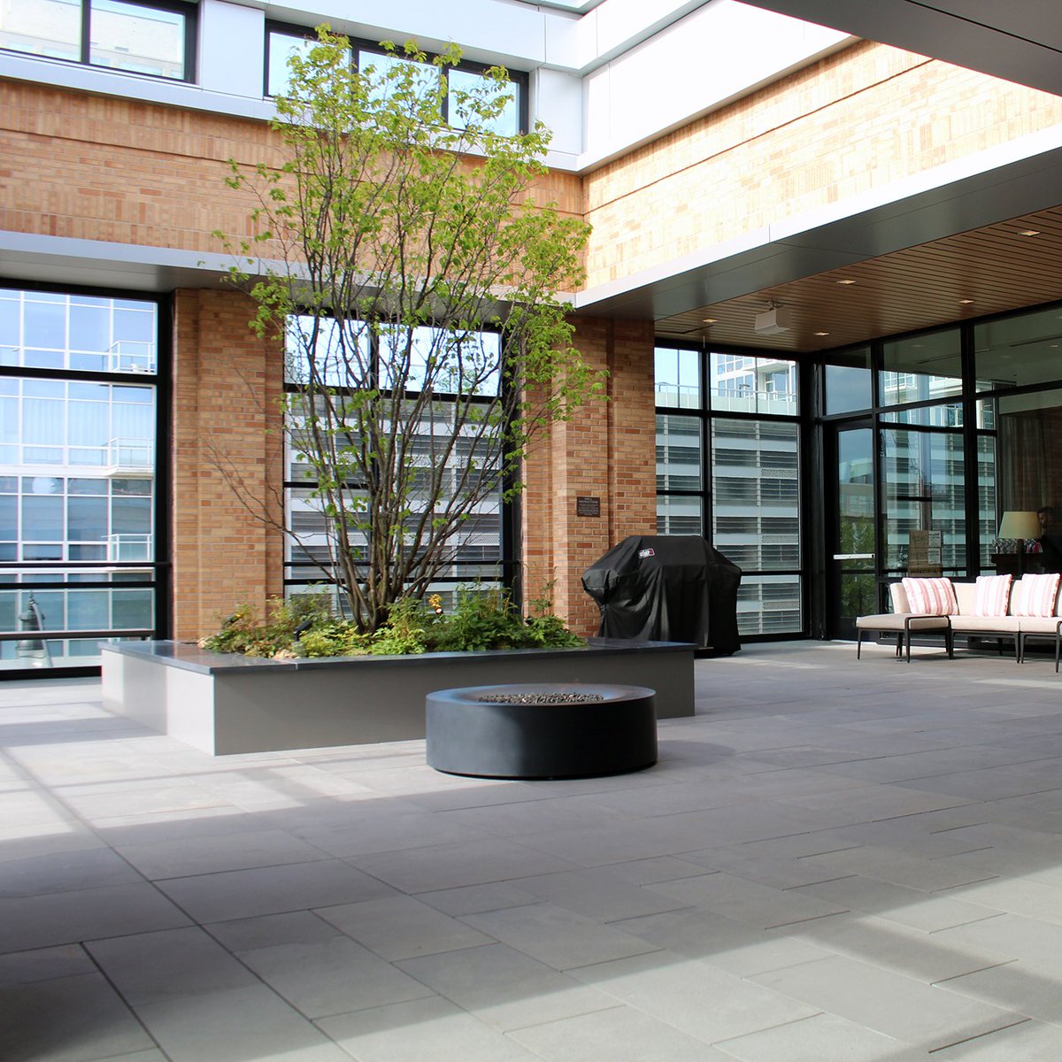 Forecasts in Chicago call for 70-80° through the rest of the week. Sounds like perfect #patio weather to us! Check out our 3rd floor #terrace - the perfect spot for some casual grillin' and chillin' over your City stay ☀️