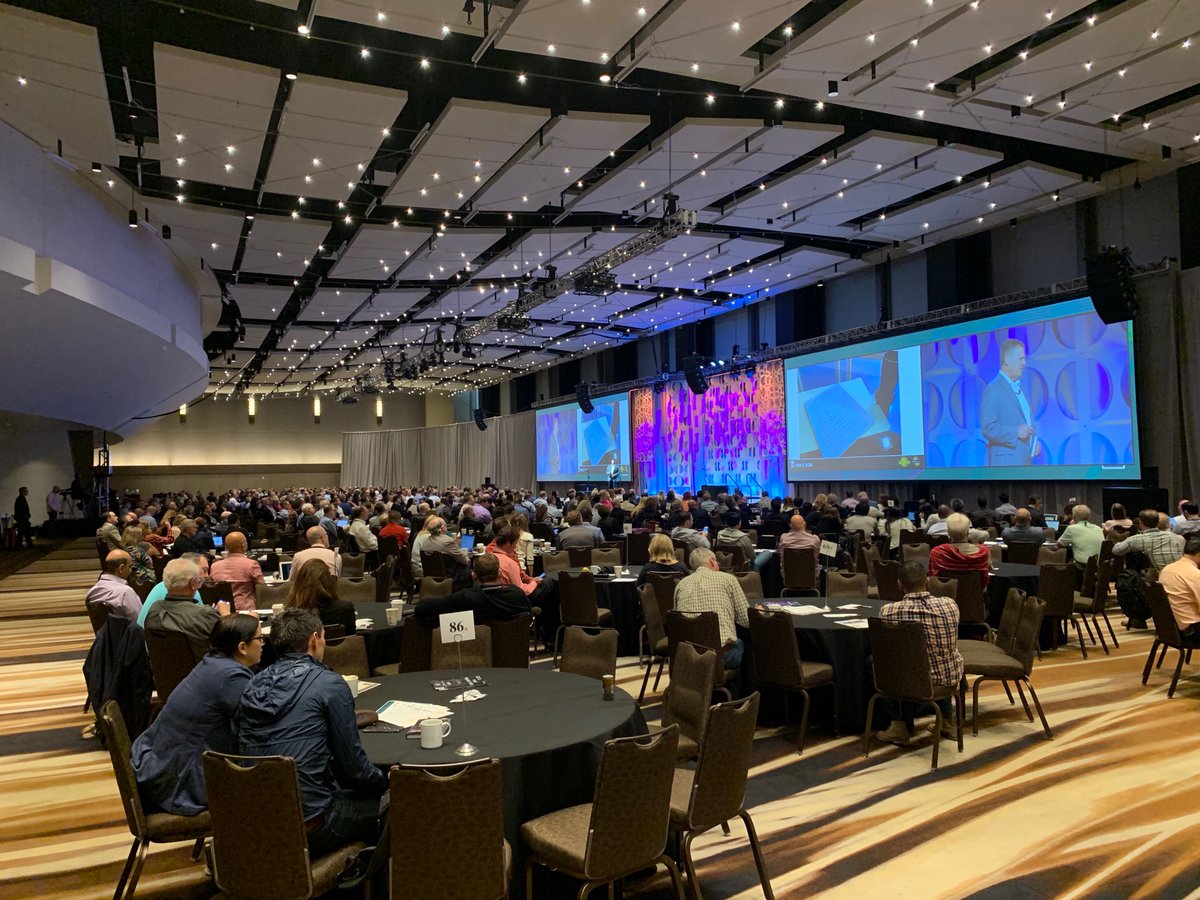 Enjoyed sharing at the #Gazelles #ScaleUp19 Summit the power of storytelling and encouraging fellow #entrepreneurs from around the world to write their story 📖 and own their ink ✒️ in their industry.