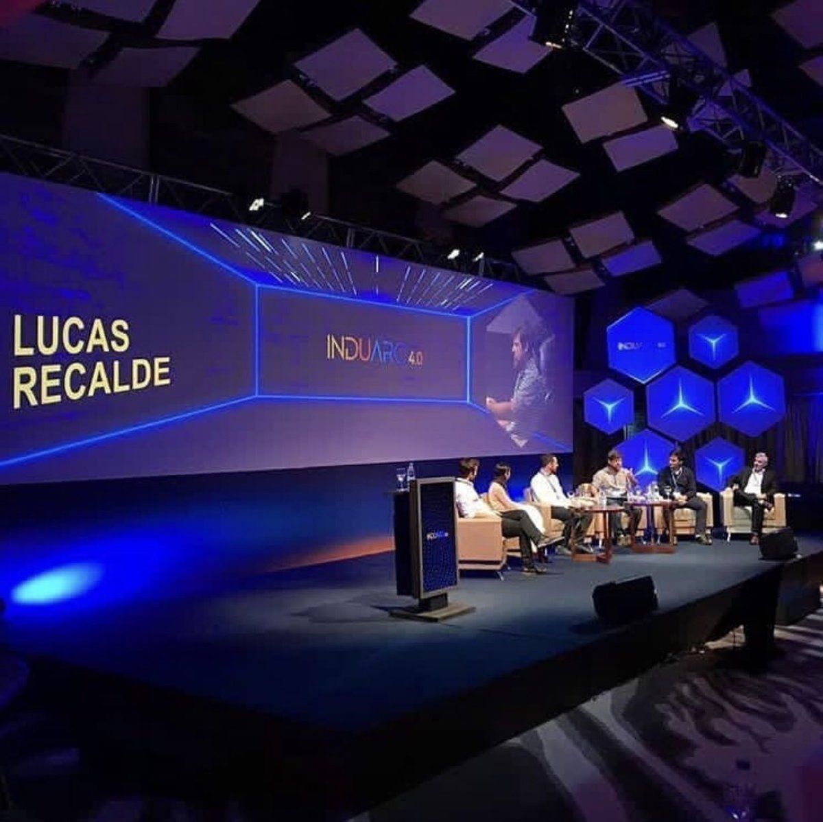 jandyk's tweet photo. Innovación y diseño, mas integración social. La charla más emotiva de @induarg 4.0 de la mano de Lucas Recalde de 3C Construcciones. #INDUARG https://t.co/p89q9AR0e2