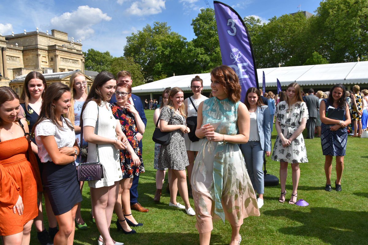 RoyalFamily's tweet photo. Princess Eugenie speaks to a group of young people about how they achieved their Gold Award. 

The @DofE has inspired millions of young people to serve their communities, experience adventure and develop and learn outside of the classroom. https://t.co/1dzh2HLoDH