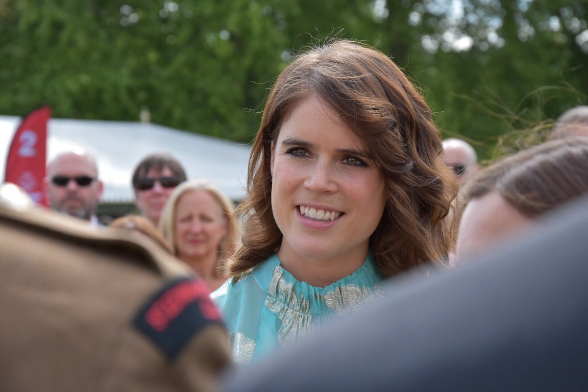 RoyalFamily's tweet photo. Princess Eugenie speaks to a group of young people about how they achieved their Gold Award. 

The @DofE has inspired millions of young people to serve their communities, experience adventure and develop and learn outside of the classroom. https://t.co/1dzh2HLoDH