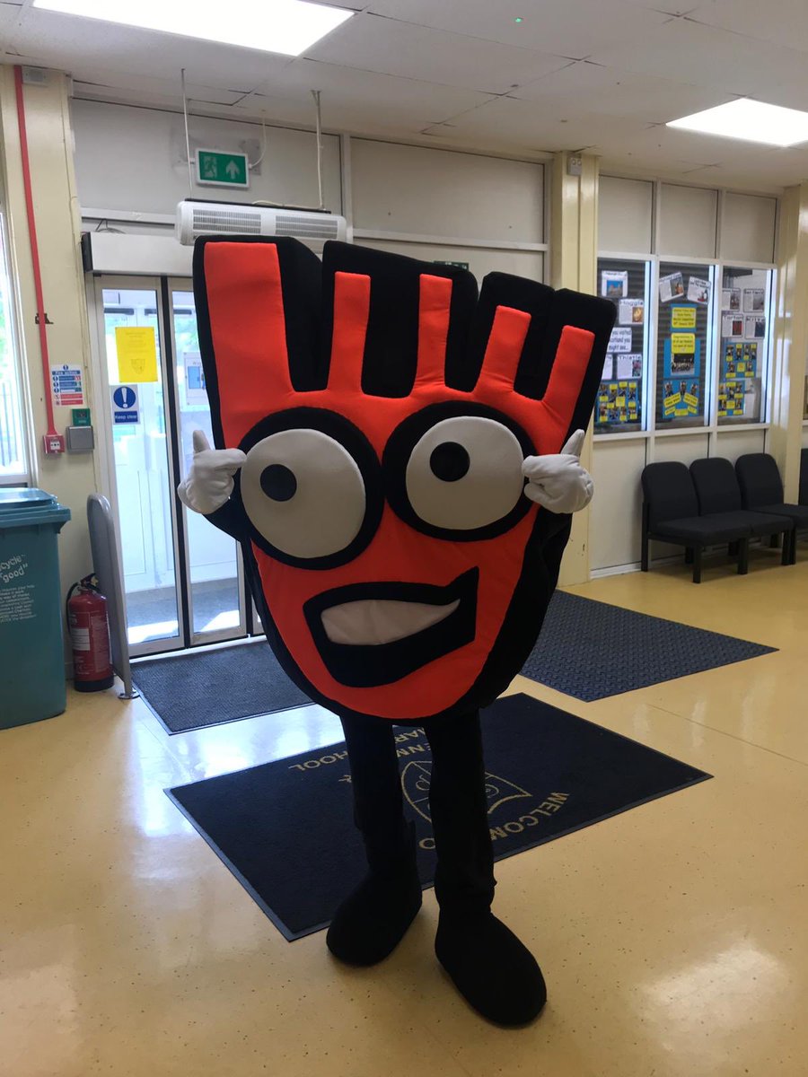 GlenmanorPS's tweet photo. Well done to everyone that was able to complete the walking bus challenge. Celebrations with a very special visitor. Keep logging those walks on the class travel tracker 🚶🏼‍♀️🚶🏾‍♂️ https://t.co/erpEUAHnlj