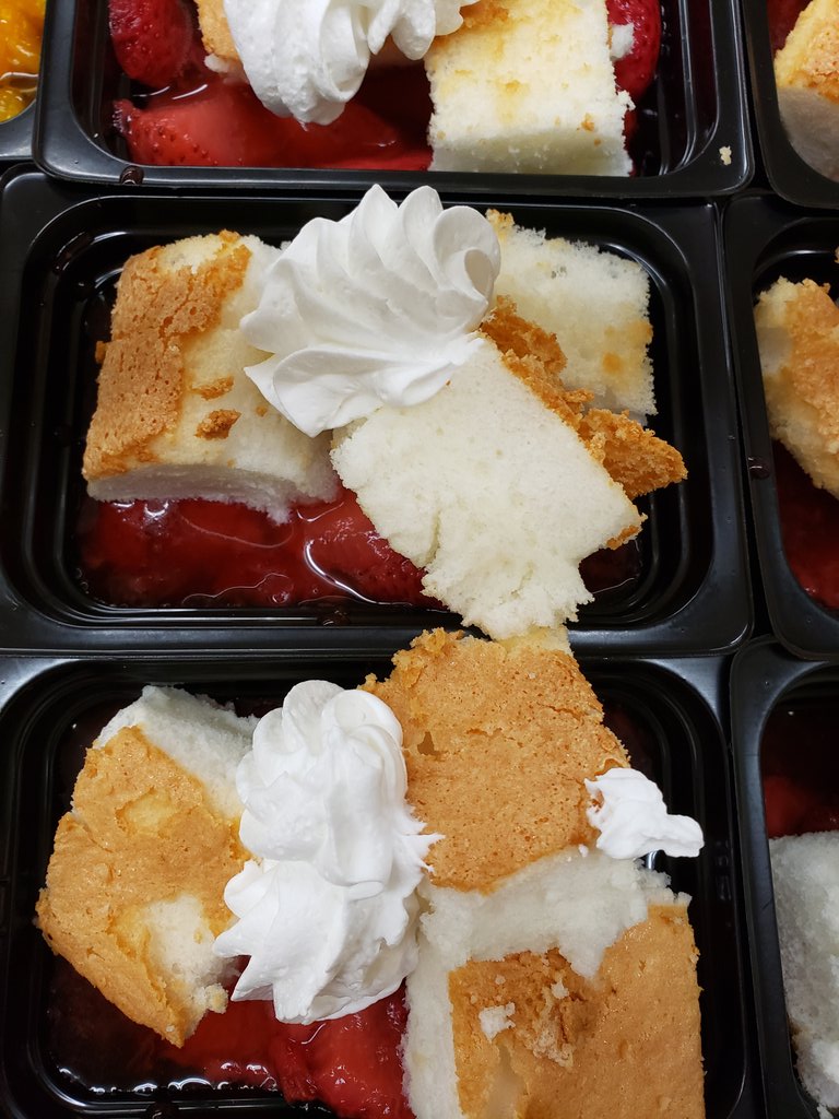 TNGRocks_JPerry's tweet photo. Delicious Strawberry shortcake!!  @JoTNGRocks
#WeAreTNG #tngfeedskids #readyforsummer https://t.co/TNFr64bBUK