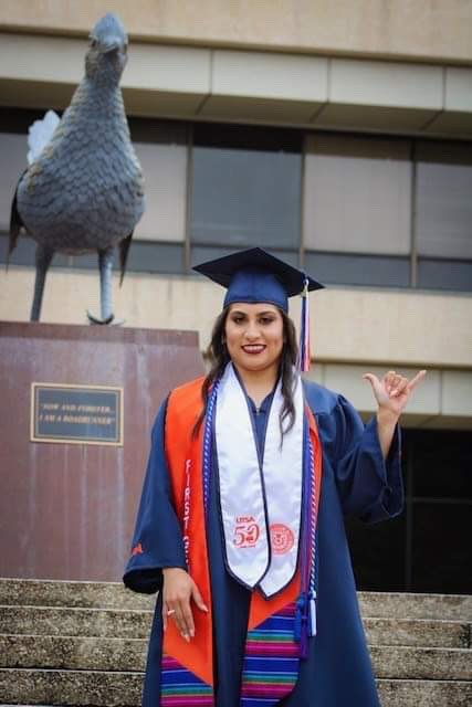 UtsaBiology's tweet photo. Today we'd like to feature Ms. Susan Almazaon, BS in Biology, class of 2019. A big thanks to @beanandcheesinsatx for the pictures. And CONGRATS Susan on graduating!
#utsa #utsabiology #utsa2019 #utsa2019graduation #utsagraduation #roadrunners2019 https://t.co/41Bw3gYvwp