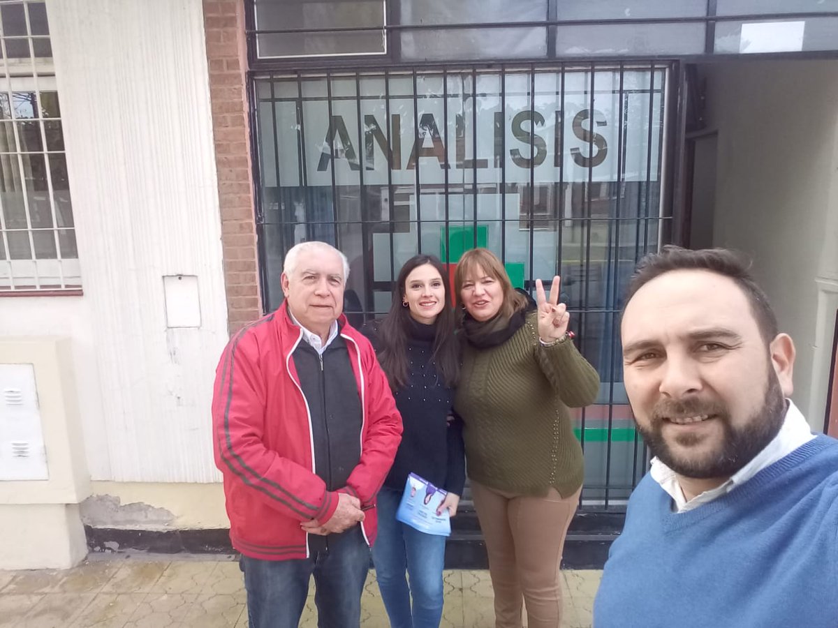 EmilioACaram's tweet photo. Visitamos a Perla en su casa en el B° 4° Plan Agua y Energía, límite con Maipú. También visitamos a Leopoldo y Daniela, Bioquímico y Psicóloga que durante años trabajan en B° Parque y Villa Anita, Distrito Benegas. #ElegíSumar #AleBermejoGobernador #EmilioCaramIntendente 2019 https://t.co/KpYdXWqwuw