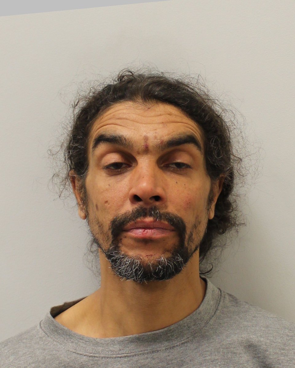 MPSBarnet's tweet photo. #NWBCUIOMTeam - ***PLEASE RT FOLKS*** Help us find Lee ROBERTS, 16/04/1974, #ProlificPriorityOffender #IOMTargetNominal of HA3. He is #WANTED for Breach of Court Order. If seen, dial 999. Know his whereabouts, dial 101. Or call @CrimestoppersUK anonymously 0800111555. https://t.co/L2GLNvbxKN