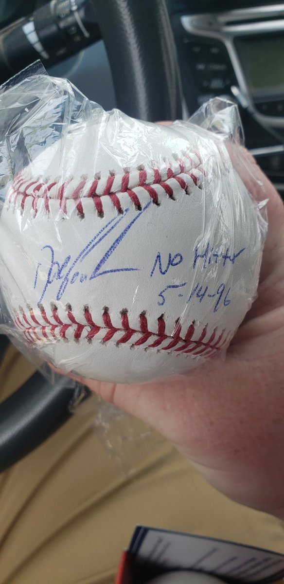 KCP_Sterls's tweet image. Heres the next two to the collection: Bernie Williams w/COA and Doc Gooden inscribed with "No Hitter 5-14-96" #Yankees #baseballcollection