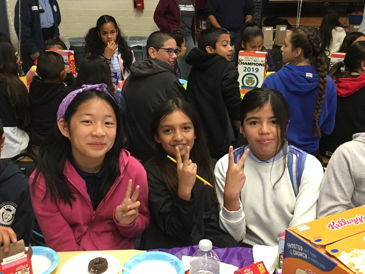 MaxwellTeam17's tweet photo. Team 17 enjoying the first Breakfast of Champions!! I am so proud of these awesome readers!!!
#welovebooks!
#Reading Countsrocks!
@MrsTateMaxwell 
@MaxIBPrincipal 
@SuptAmerson https://t.co/i97RqMI57J