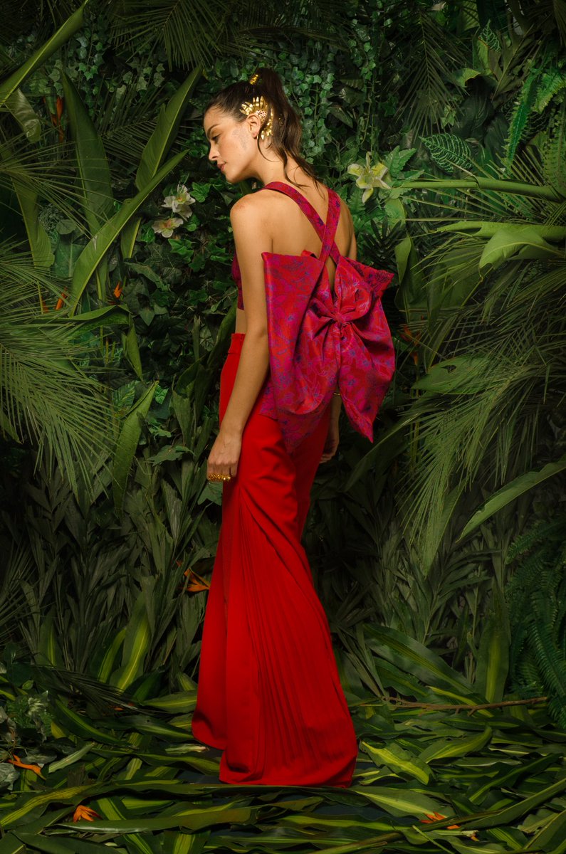 BogotaFW's tweet photo. Inspirados en la feminidad y sensualidad de las mujeres, la colección AMAZONÍA presentada durante el #BOGFW2019, resalta el sentir latino, ADN de @mundohossh, que hoy, hace parte de nuestra RUTA DE MODA, encuéntrala en Bogotá, C.C. Palatino y C.C. SantaFé #DeModaBog https://t.co/pNJPNPkmx1