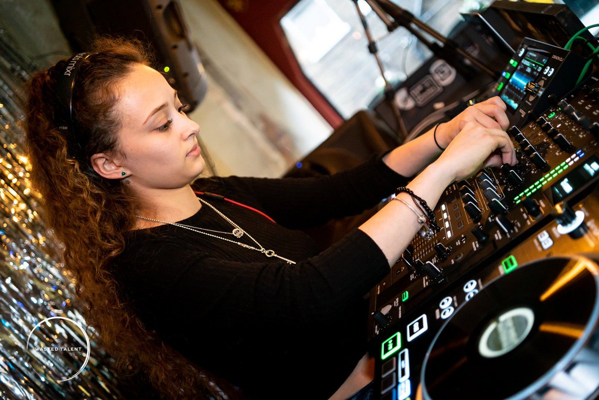 denon_dj's tweet image. @Cafe1001 in Shoreditch, London came alive with Chloe Mae, Emma Yasumi and K Coleman on the PRIME Series, during the Wasted Talent Community Showcase. #primetribe #alwaysondj #sc5000 #x1800