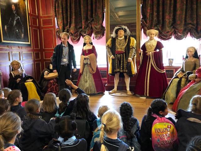 NGHSJuniors's tweet photo. Thank you @WarwickCastle and @WCastleSchools for a brilliant day! Mazes, falconry, archery, helping a Princess, lots of learning and lots of fun! #HorribleHistoryMaze #falconry #archery #MeetTheMonarchs #PrincessTower #WarwickCastle https://t.co/dZYddnPyiT
