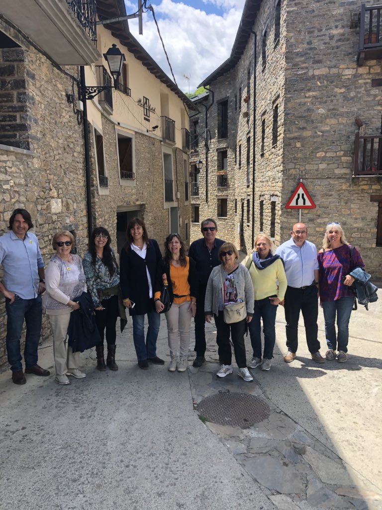 LauraBorras's tweet image. Ha estat un plaer acompanyar l’estimada companya del @parlamentcat i futura alcaldessa de Sort @immagallardo i la seva llista de @JuntsPerSort a Llessui, Altron, a la Vall d’Àssua. Un equip de persones treballadores que vol construir país des dels Pirineus. Gràcies i endavant!