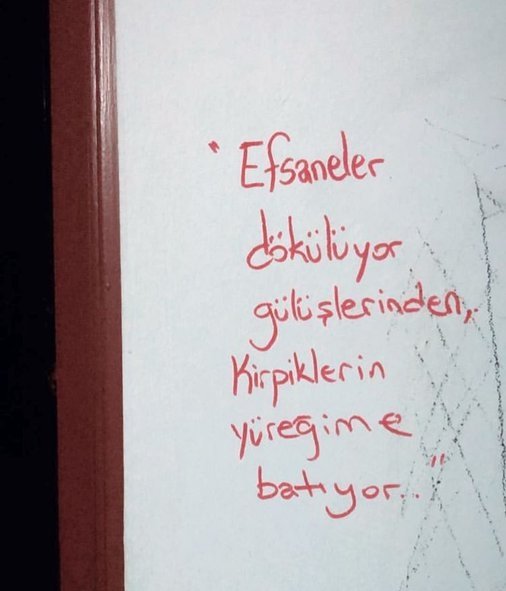 Susmak erdem olsa, konuşmazdı duvarlar.