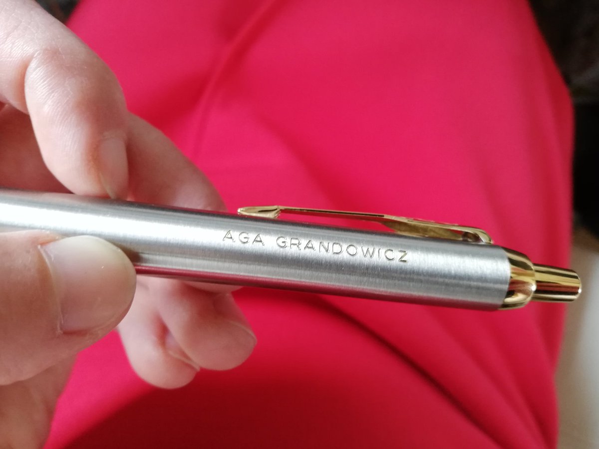 AgaGrandowicz's tweet photo. Thank you @KidsBooksIrel for this amazing afternoon! ❤ And I really like my new pen - already used to sign a copy of #CompellingCompendium! :)
@clockwork_rob @GrainneClear @LittleIslandBks https://t.co/ktI9mdpAES