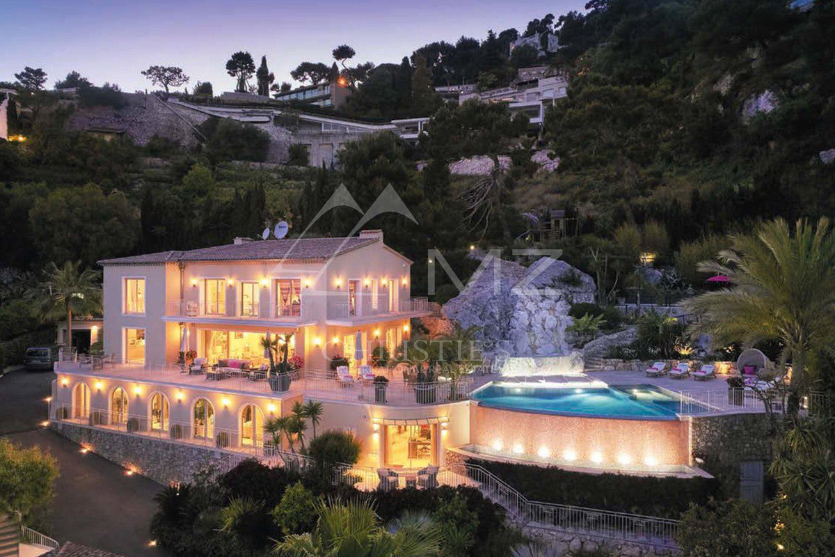 Michael_Zingraf's tweet photo. Exceptional villa for sale in Villefranche sur Mer. The property offers a family house, a guest-house, refined materials, outdoor terraces, a theatre, a sports room, a Jacuzzi, and a spectacular infinity pool. MZISJ1015 https://t.co/od8mDj0wmZ
@ChristiesHomes #Sale #Villefranche https://t.co/zz34kDQDps