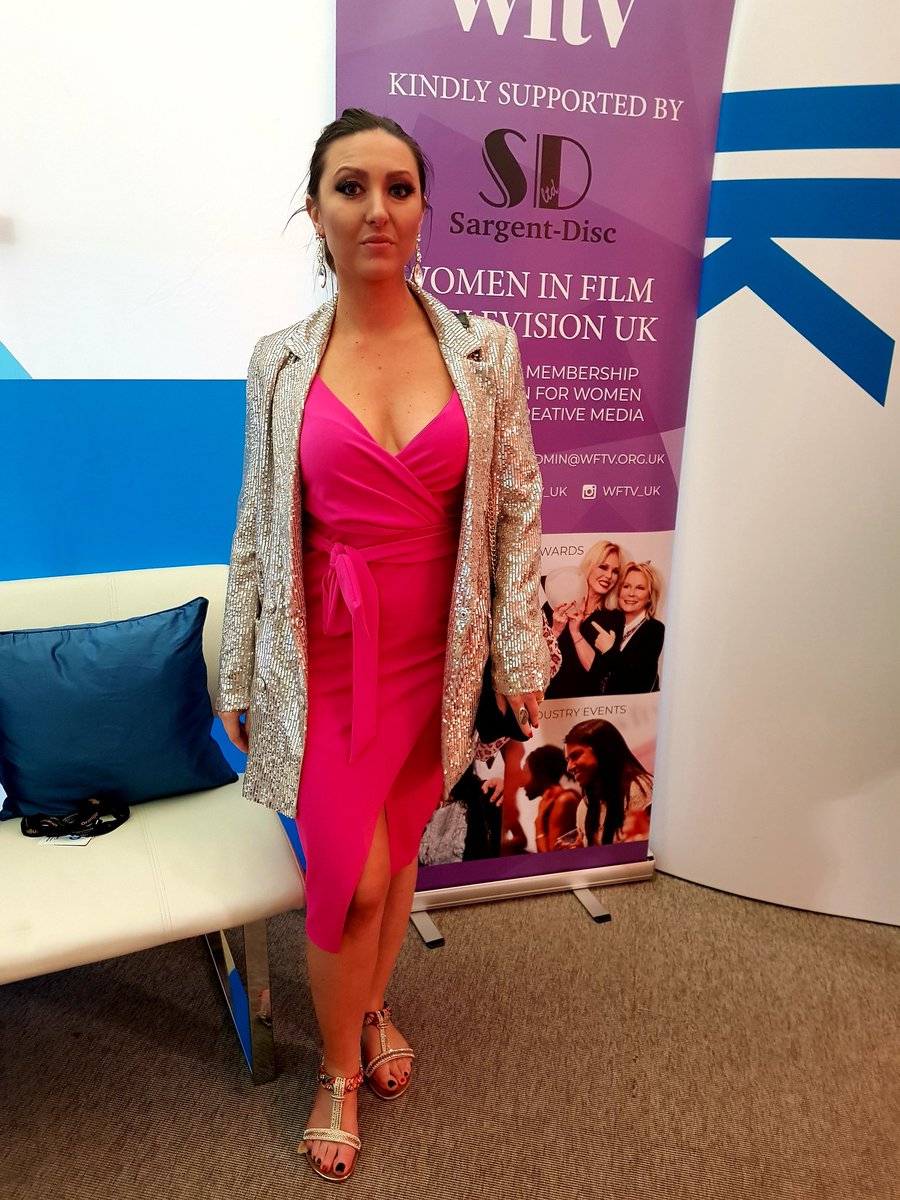 julatic's tweet photo. At amazing @wftv_uk event connecting with fellow female colleagues for future projects 📽🎬Many great plans has been made and I was so inspired after discussing collaborations🎉😉 @jennasurureal as always great to see you! 🤗😎 #womeninfilm #wftv #cannes2019 #producer #producers https://t.co/XKDwwmVSB7