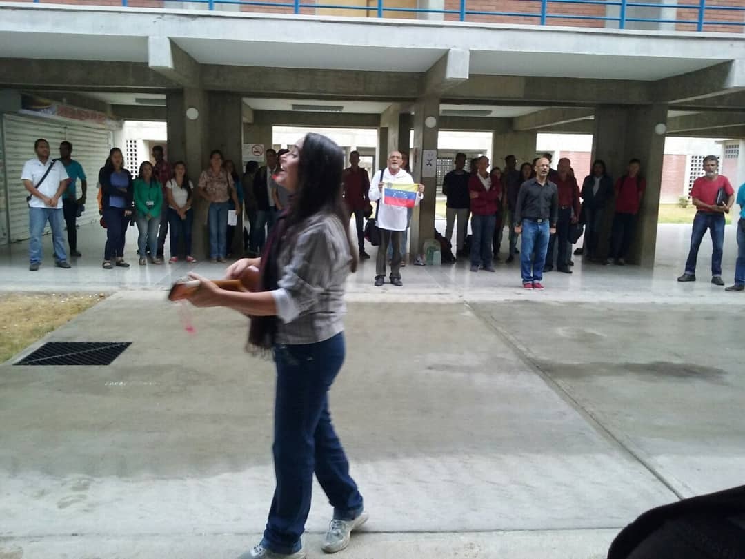 unelmlk's tweet photo. Iniciamos las actividades académicas con la mayor energía y entusiasmo  en nuestra universidad entonando las gloriosas notas del Himno Nacional y  el Himno del Estado Lara.
 ¡seguimos avanzando! https://t.co/E5dGsPOJLP