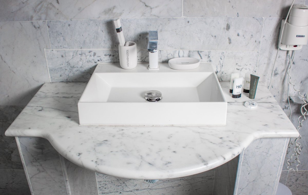 LaMainDuMarbre's tweet photo. https://t.co/jzAIUOWaiO 

#hotel #RFImatin #Afrique #Togo #marbre #marbrerie #Ghana #Cotonou #Abidjan #CIV225 #lamaindumarbre #luxe #douche #salledebain #afriquematin 
@LfriiMedia @GGrastias @kmnatchaba @228Events @TBN228 https://t.co/M8m0xNgXgg