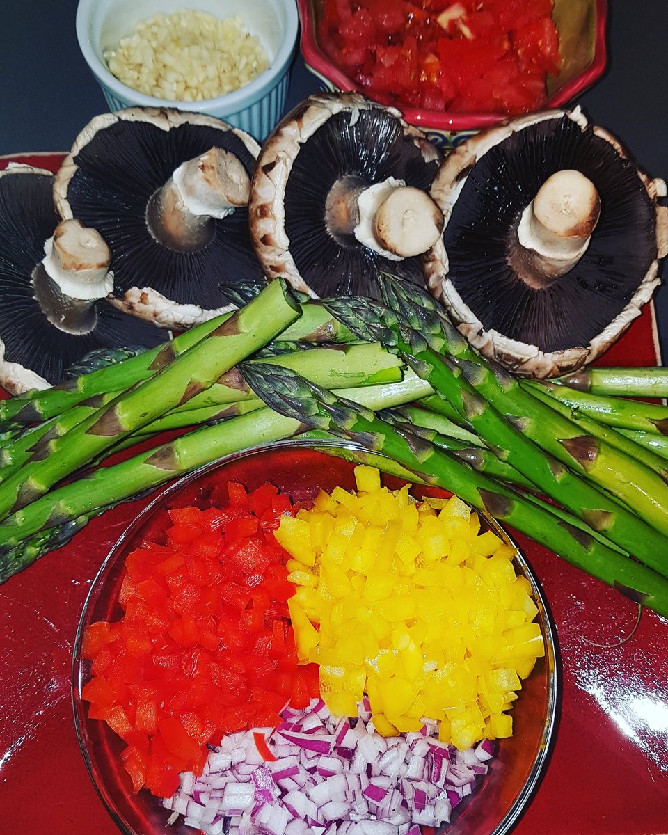 newageteacher's tweet photo. Sometimes the sunshine and rainbows you are looking for, are right in front of you ๐
How have you fueled your soul today?
โค N.A.T
#mindfulmoments #cookingwithlove #foodforthesoul #cookingmeditation #mindfulnessinthekitchen #consciouscooking #healthroughfoods #mindfulness https://t.co/LL6y57SqMH