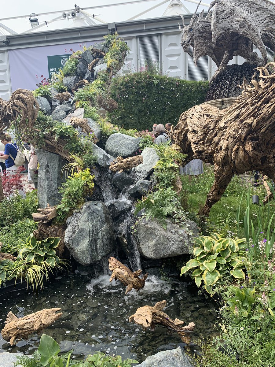 Saw some really fabulous gardens today.. congratulations to everyone involved in an amazing display of design, hard work and skill #RHSChelsea #gardendesign  #landscaping #chooselandscape #greatbritian 👍🏽